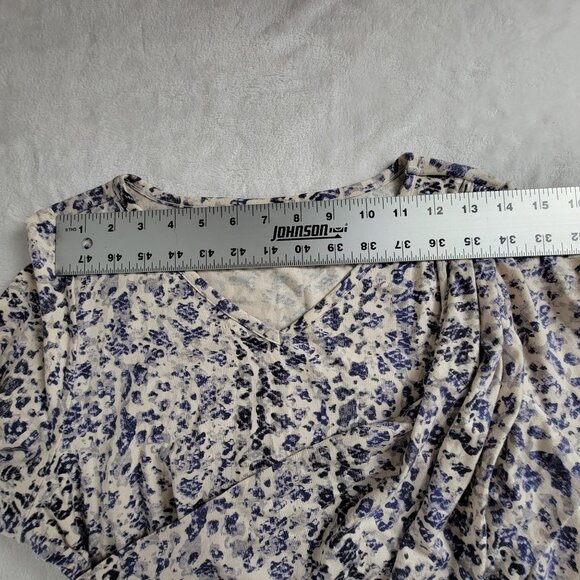 Cabi The Shore Womens Double Drape Tee Large Animal Print 3/4 Sleeve Stretch New - Picture 8 of 10